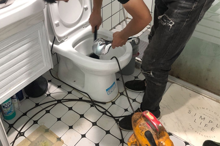 西乡马桶堵塞自己疏通还是找师傅?专业上门服务让你省时更省心